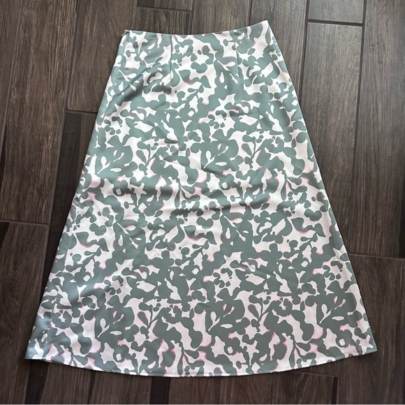 Hugo Boss Veconty Floral Side Slit Midi Skirt in Green Sz 8 - Picture 8 of 11